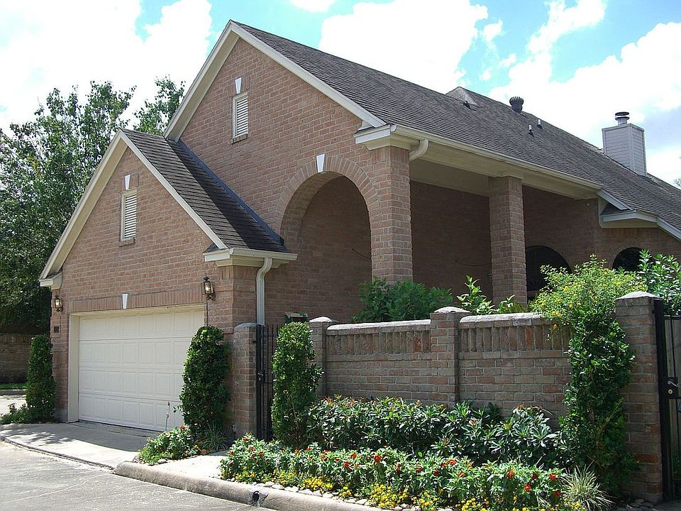 1st image of 6847 Oakwood Trace Ct