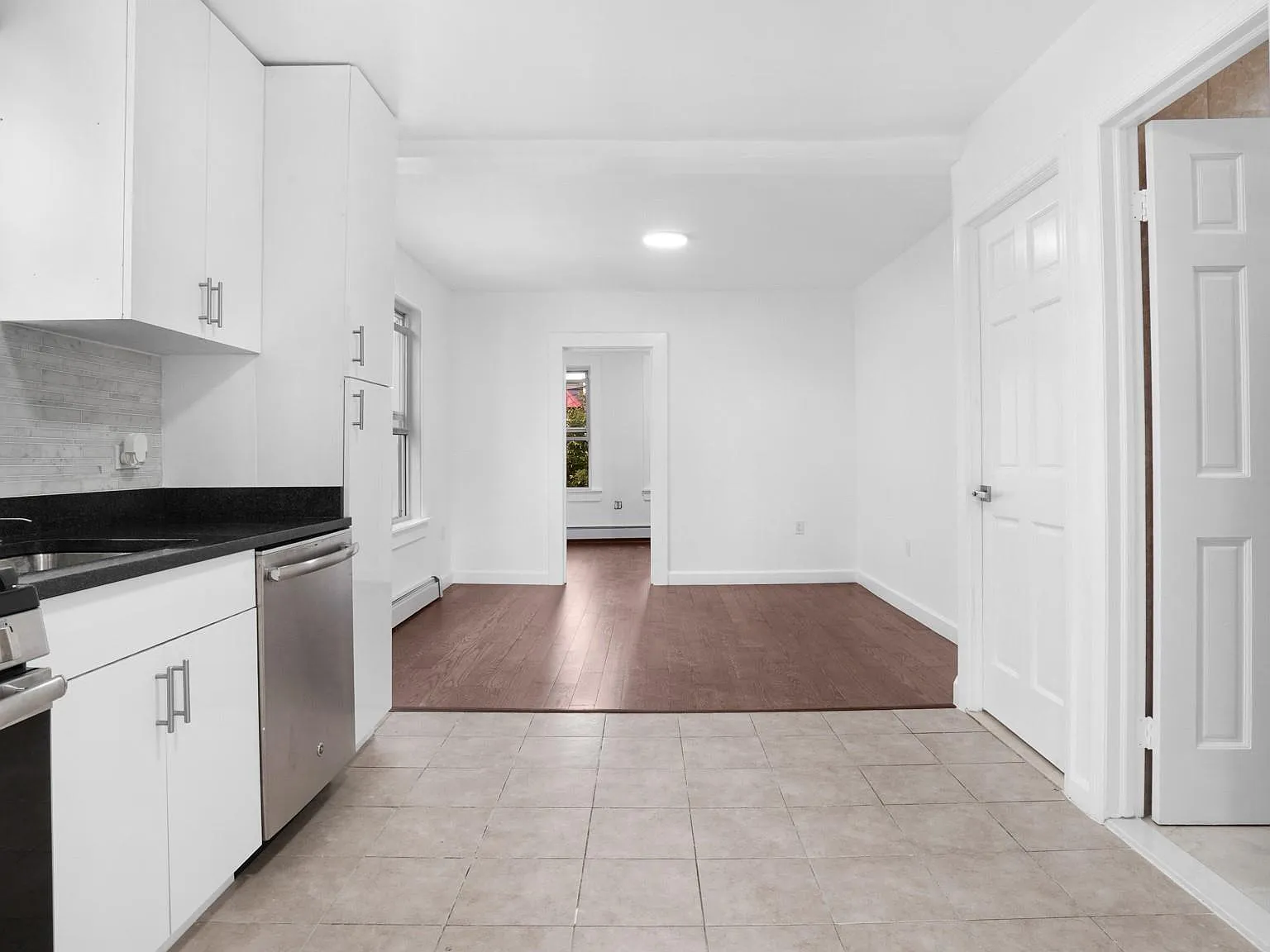 3 bed, 1.0 bath, 850 sqft, $3,200 — Photo 4
