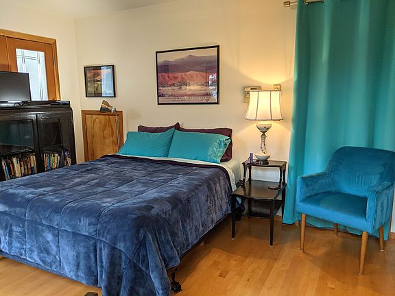 Memory foam bed. Hardwood floors.