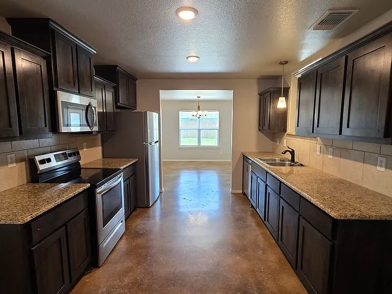 3103 Goblin Dr — Photo 5