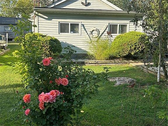 2nd image of 17 Maple Ln