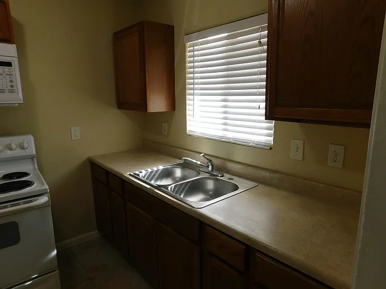 320 N 16th St #2 — Photo 11