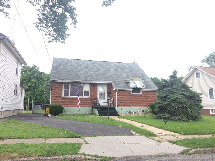 1st image of 9 Stewart Ave