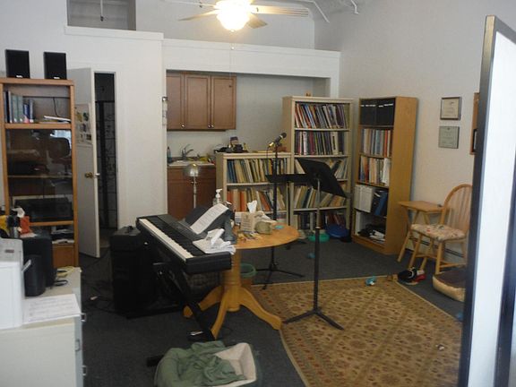 3rd image of 483 Warburton Ave