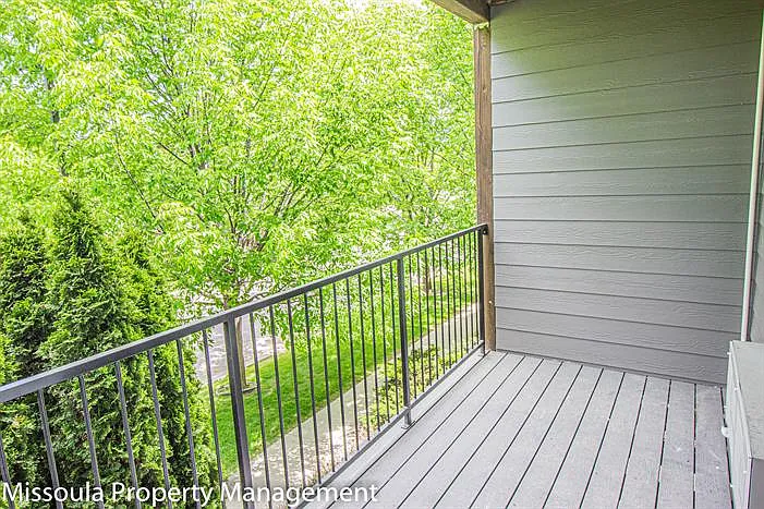 American Way Apartments — Photo 9