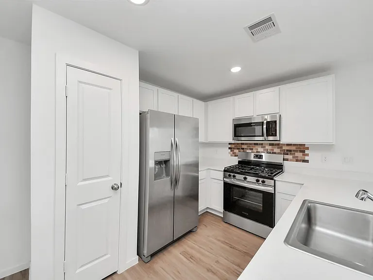 1607 Red Oak Dr — Photo 4