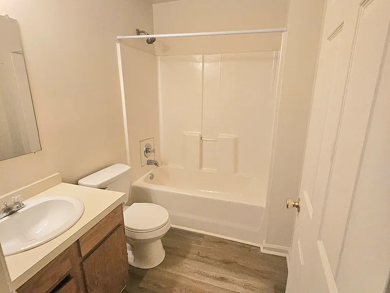 1022 Pinoak Dr — Photo 9