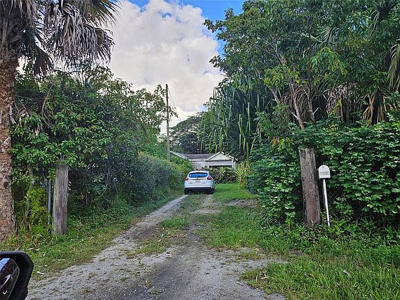 2nd image of 1624 SW 28th Avenue