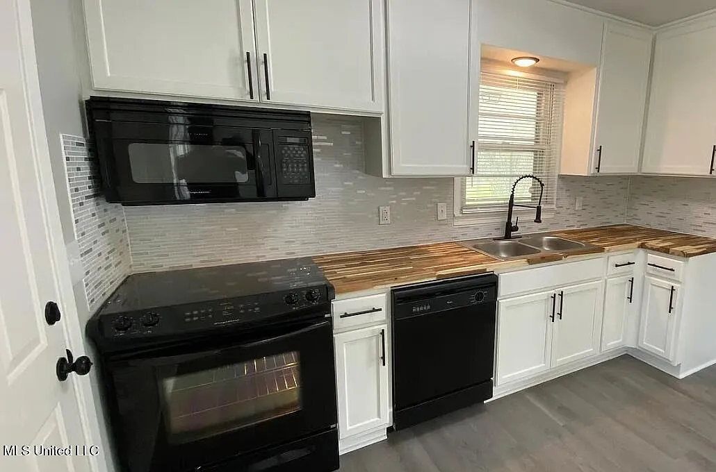 3 bed, 2.0 bath, 1145 sqft, $1,500 — Photo 2