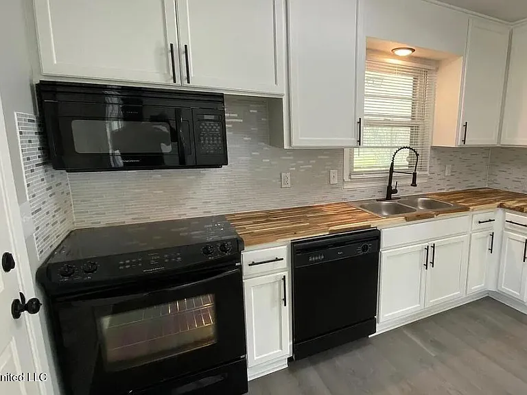 160 Wildwood Cir — Photo 2