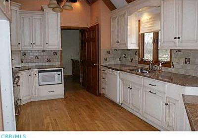 3rd image of 6250 Inverurie Dr W