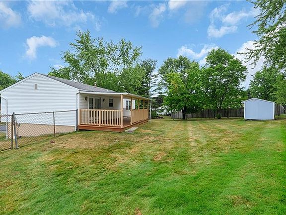 5th image of 303 Meadow Dr