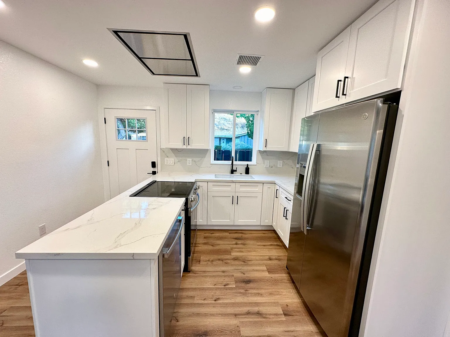 3234 Roberta Ln — Photo 1