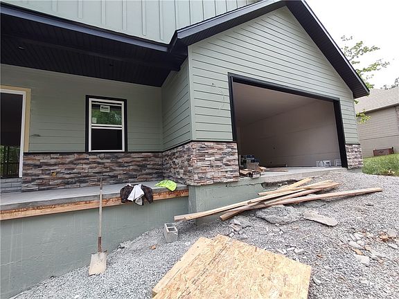 3rd image of 5 Marionet Ln