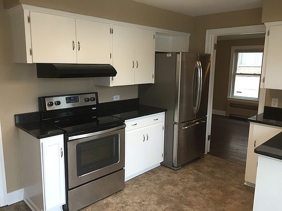 3rd image of 902 N Berwick Blvd