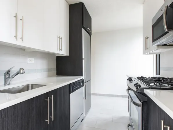 300 East 34th Street image 44 of 47