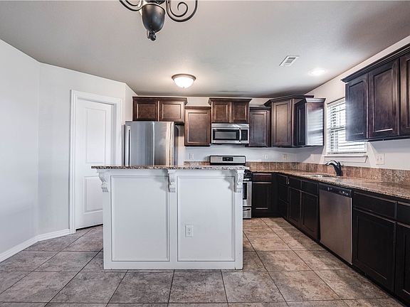 5th image of 1410 Abbey Ln