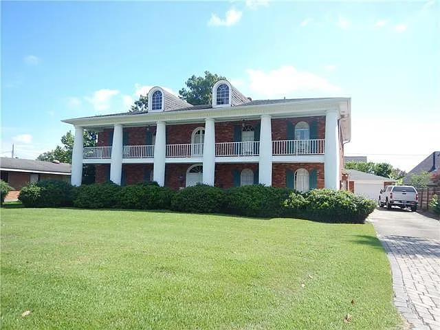 137 Meadowbrook St