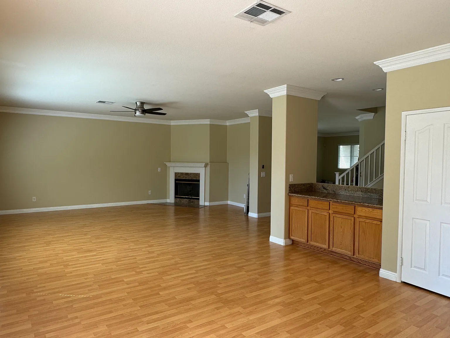 6 bed, 3833 sqft, $4,800 — Photo 4