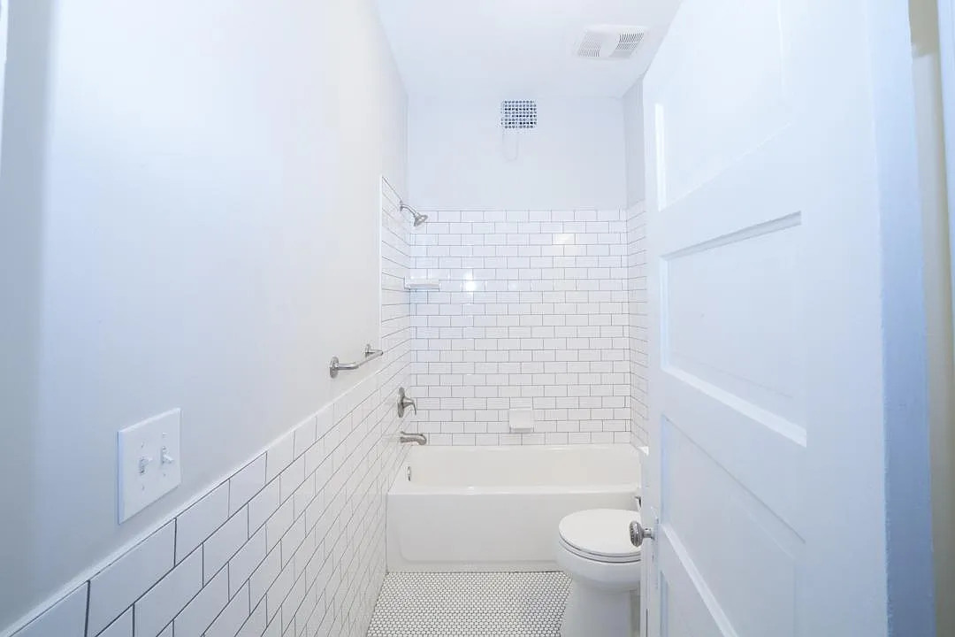 122 N Canyon Road — Photo 2