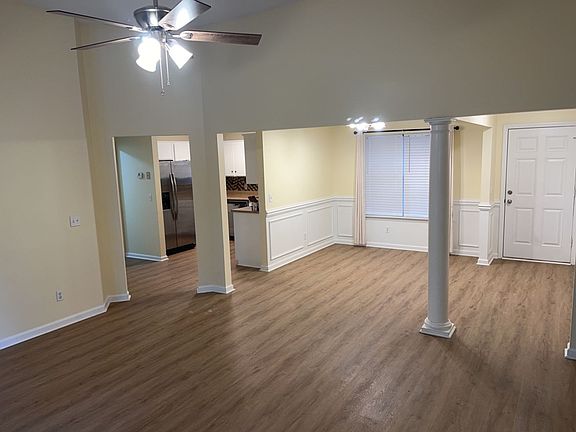 4th image of 295 Creekside Cir