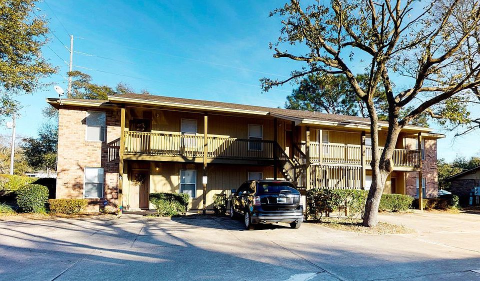 1st image of 896 Silverwood Unit 5