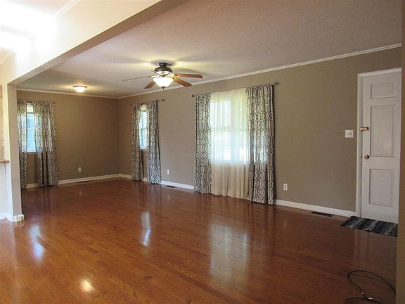2nd image of 729 Scenic Hills Dr