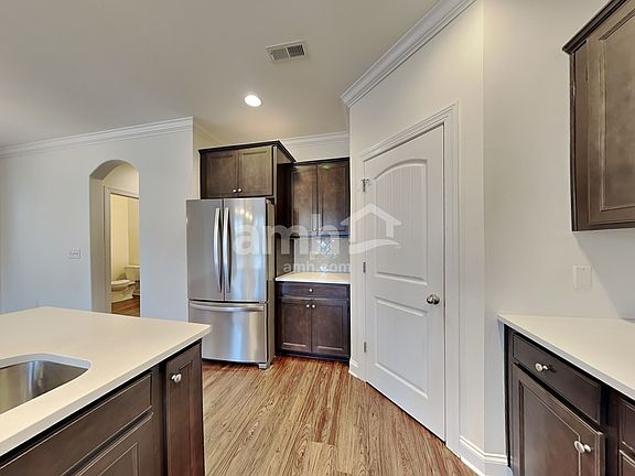 4th image of 124 Benjamin Ln