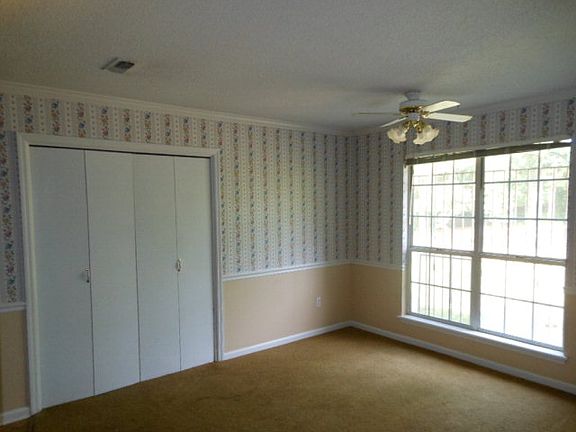 5th image of 4329 Parkwood Dr