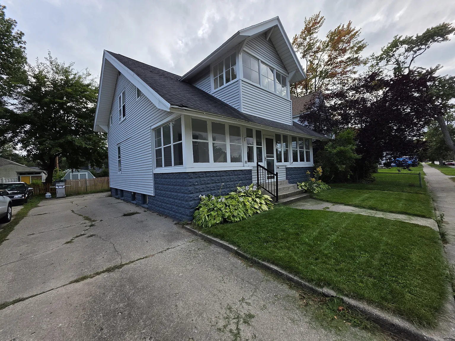 Charming 3 Bed, 3 Bath Home for Rent — Photo 3