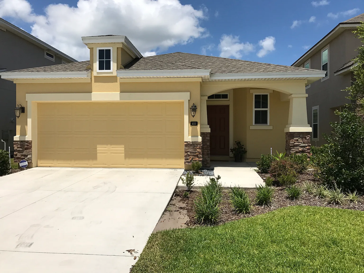 411 Citrus Ridge Dr — Photo 1