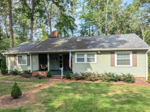 121 Oakleaf Dr, Spartanburg, SC 29301