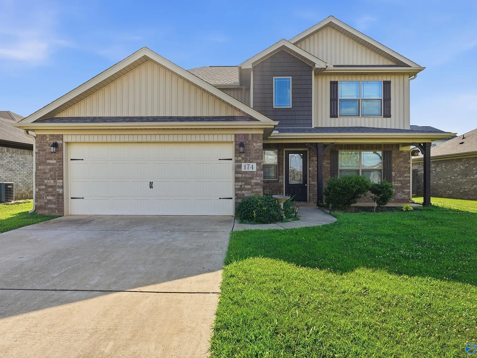 4 bed, 2.5 bath, 2160 sqft, $2,050 — Photo 2