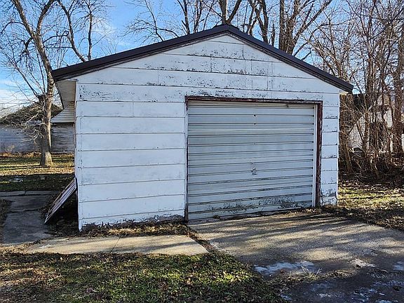 5th image of 300 2nd St