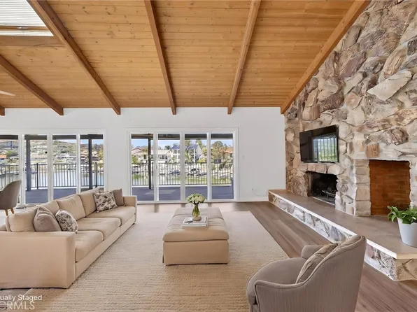 30199 Windward Dr, Canyon Lake, CA 92587