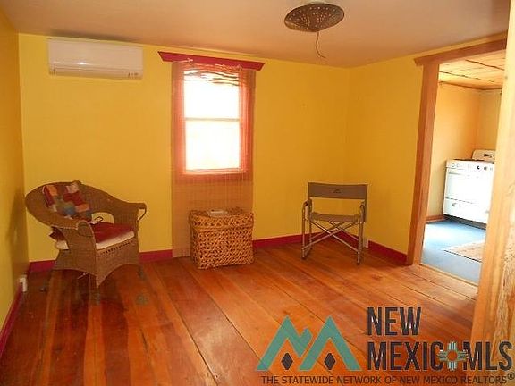 2nd image of 704 N Maple St