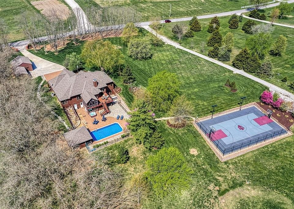 1st image of 14025 NW Robinhood Ln