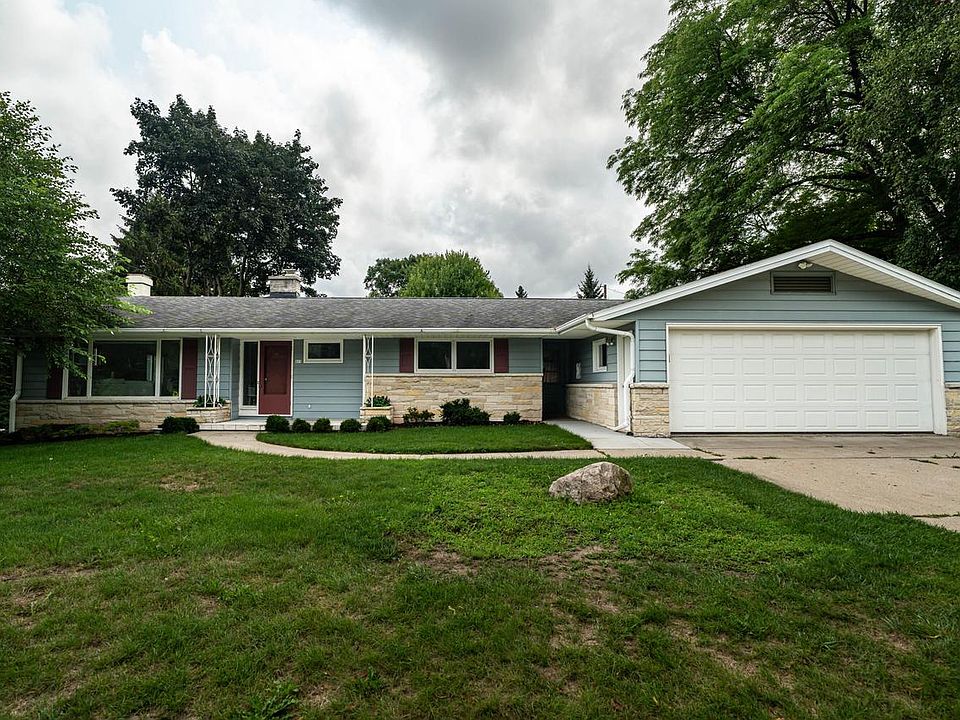 1st image of 805 W Decorah ROAD
