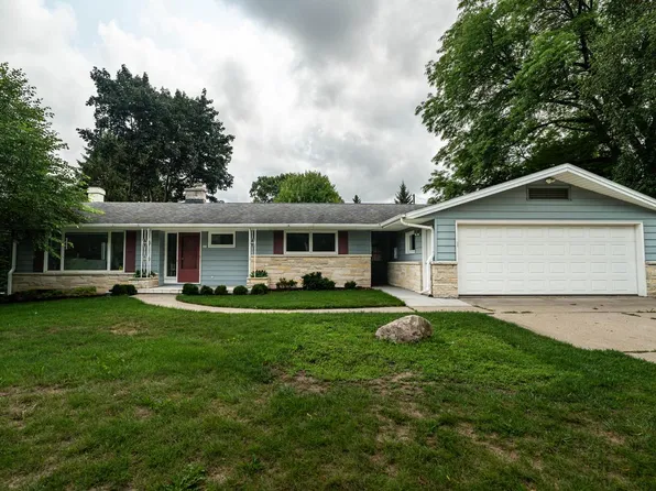 805 W Decorah ROAD, West Bend, WI 53095