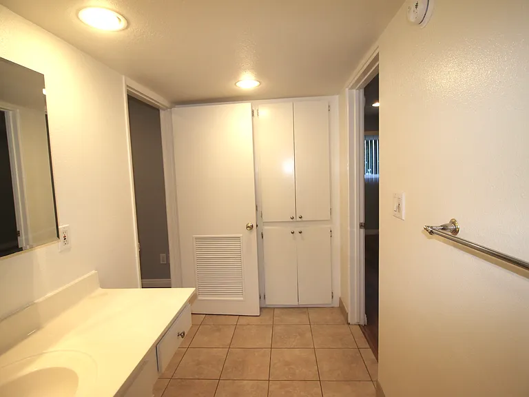 Nordhoff Apartments — Photo 6