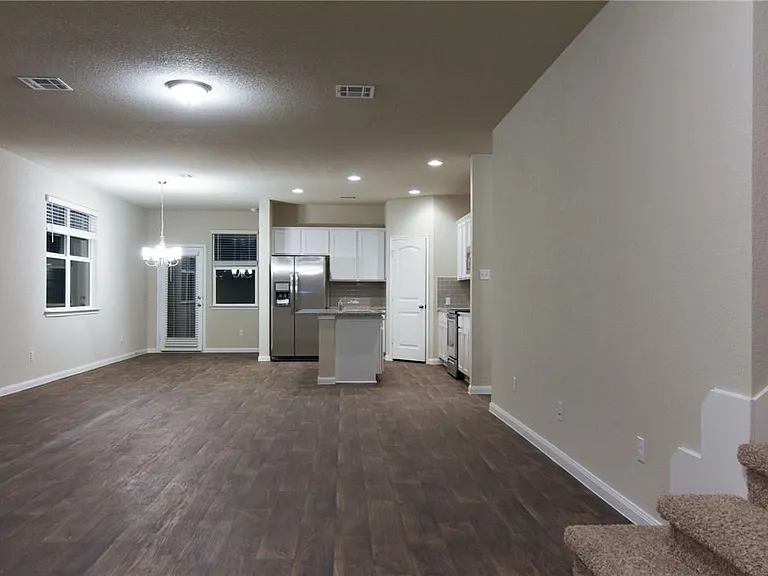 309 Naset Dr — Photo 4