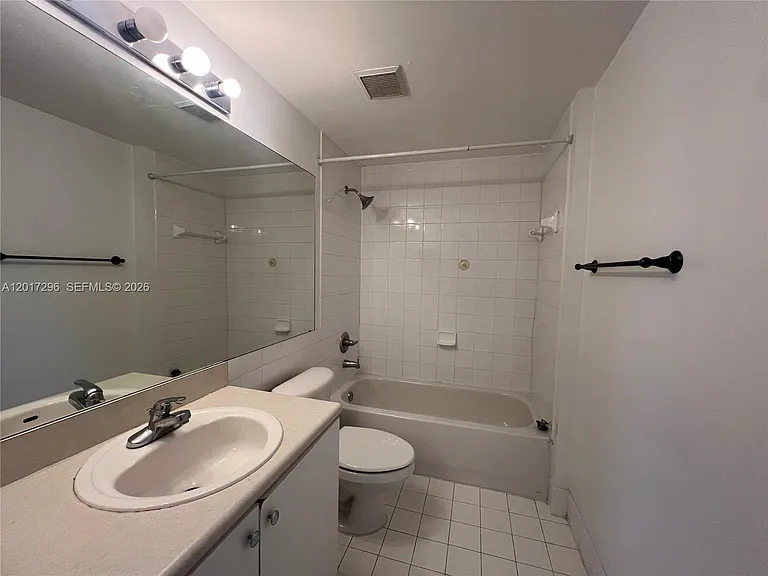 5091 NW 7th St #706 — Photo 9
