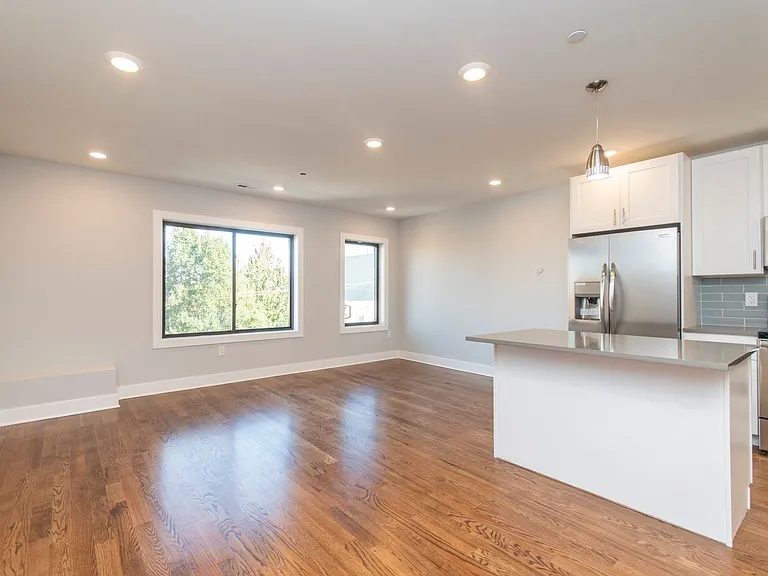 814 N Uber St — Photo 2