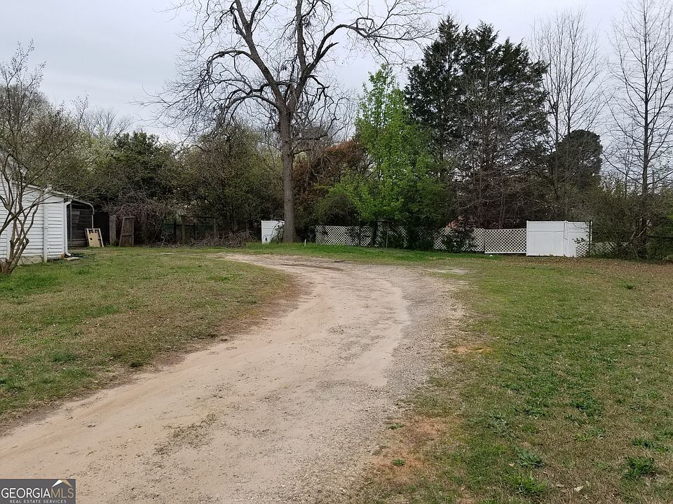 2nd image of 637 N Cherokee Rd