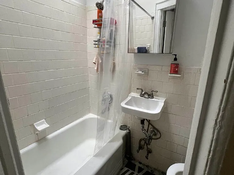 76 Douglass St #4F — Photo 4