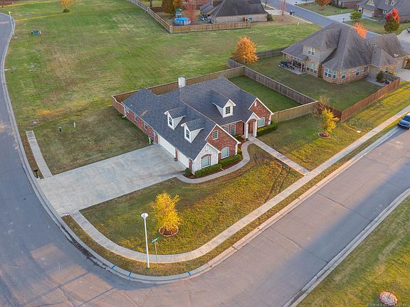 5th image of 26622 Duck Pond Dr