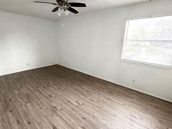4th image of 3522 Oakwood Dr #13