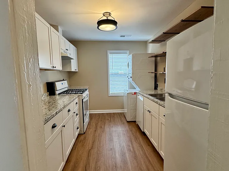 2020 Linden Ave — Photo 17