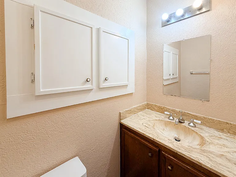 1705 N Robinson St — Photo 11