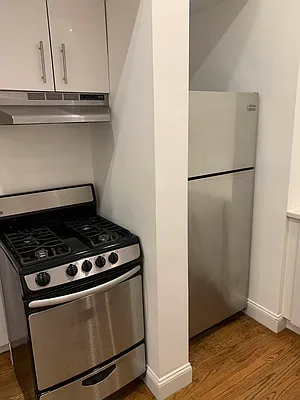 Rented by Salon Realty Corp | media 20